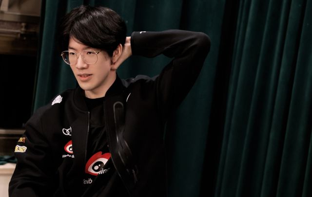 Cyku Smod 完成了追击并击杀了 xinsheng Jax 单枪匹马防守了大嘴 LNG Esports 打成了平局 Team WE